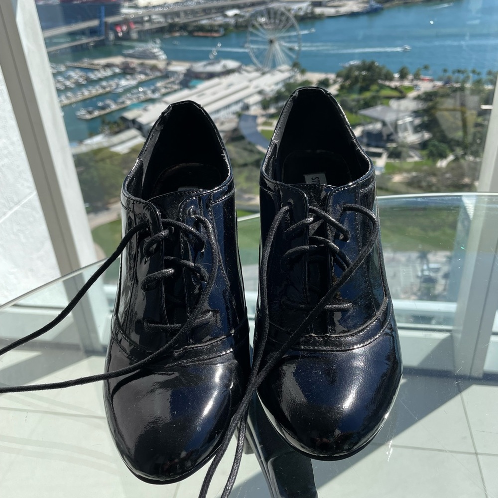 Steve Madden black patent leather shoes.